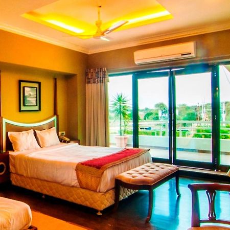 Jalsa Resort Indore Bagian luar foto