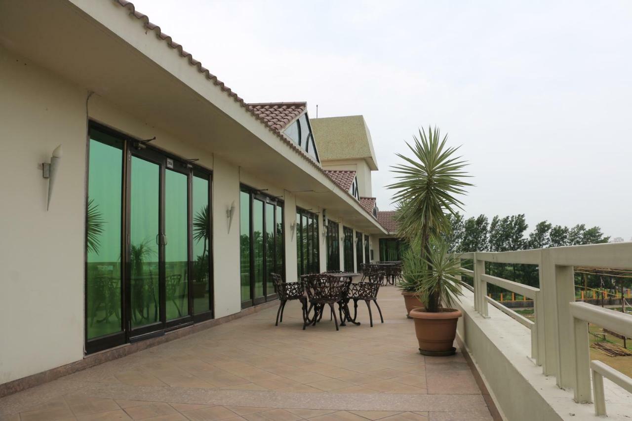 Jalsa Resort Indore Bagian luar foto