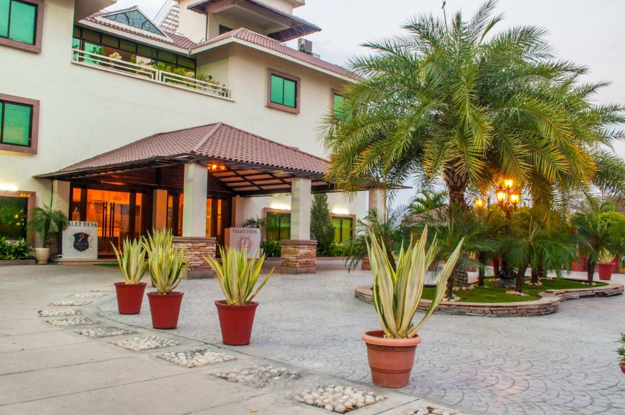 Jalsa Resort Indore Bagian luar foto