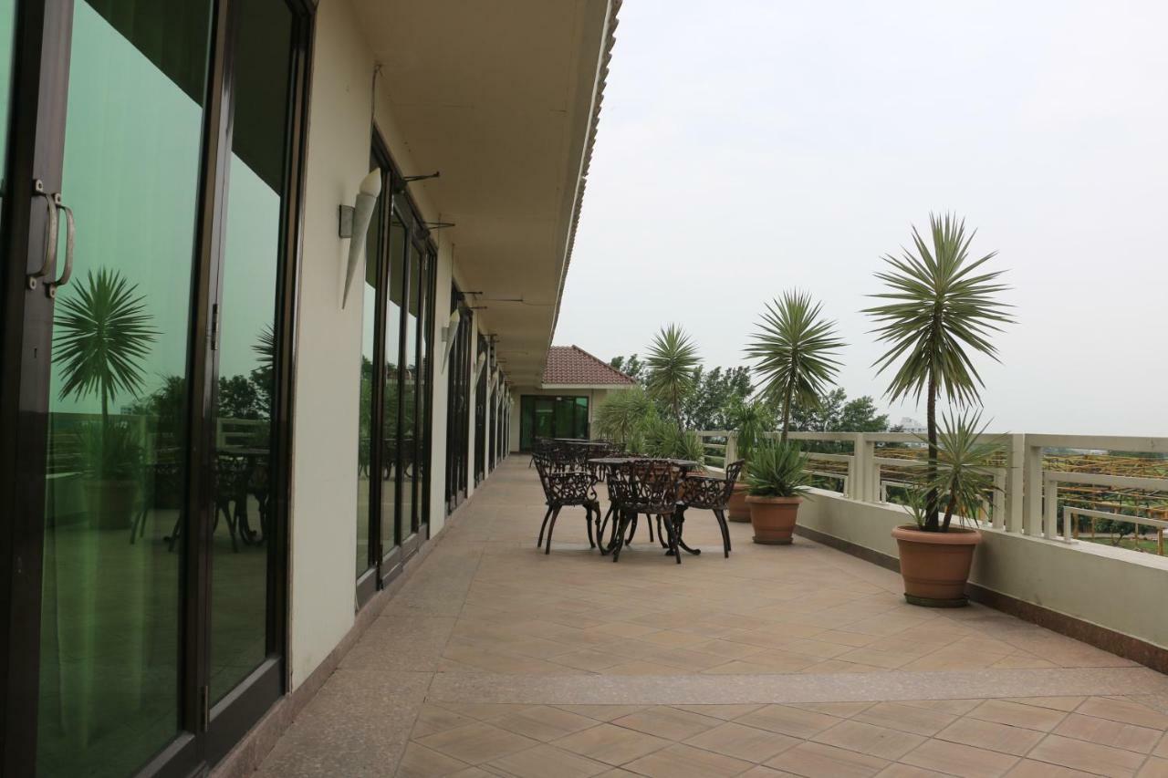 Jalsa Resort Indore Bagian luar foto