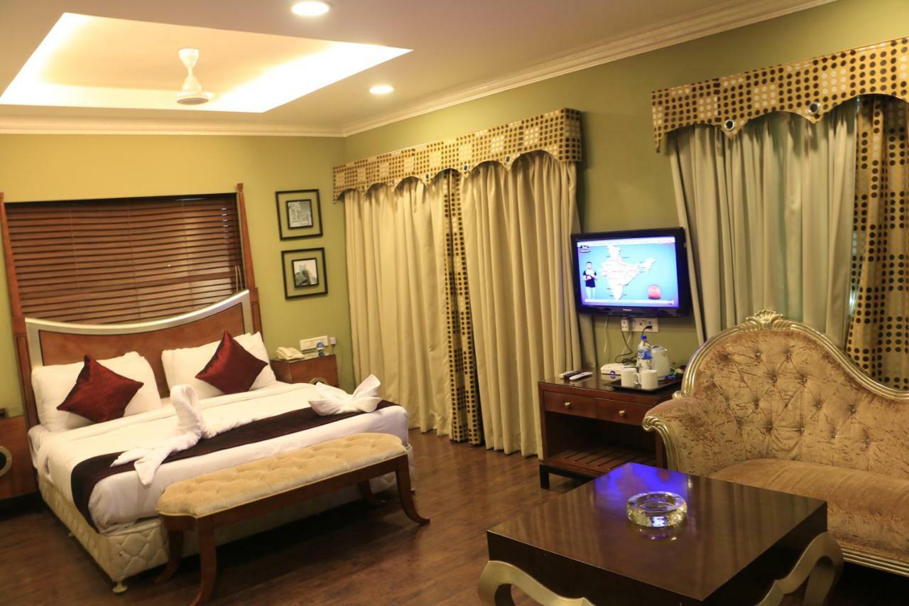 Jalsa Resort Indore Bagian luar foto
