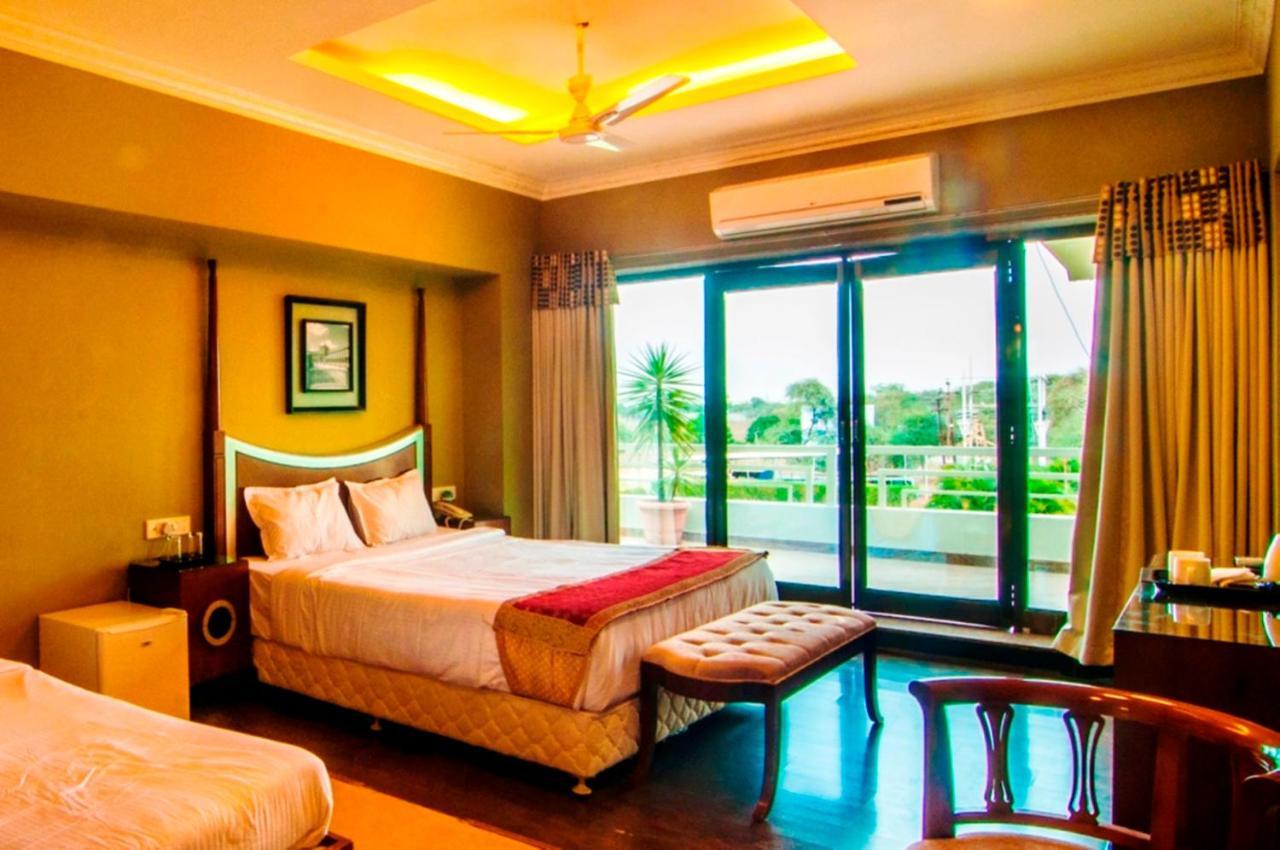 Jalsa Resort Indore Bagian luar foto