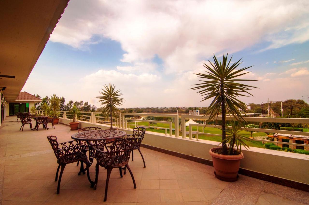 Jalsa Resort Indore Bagian luar foto