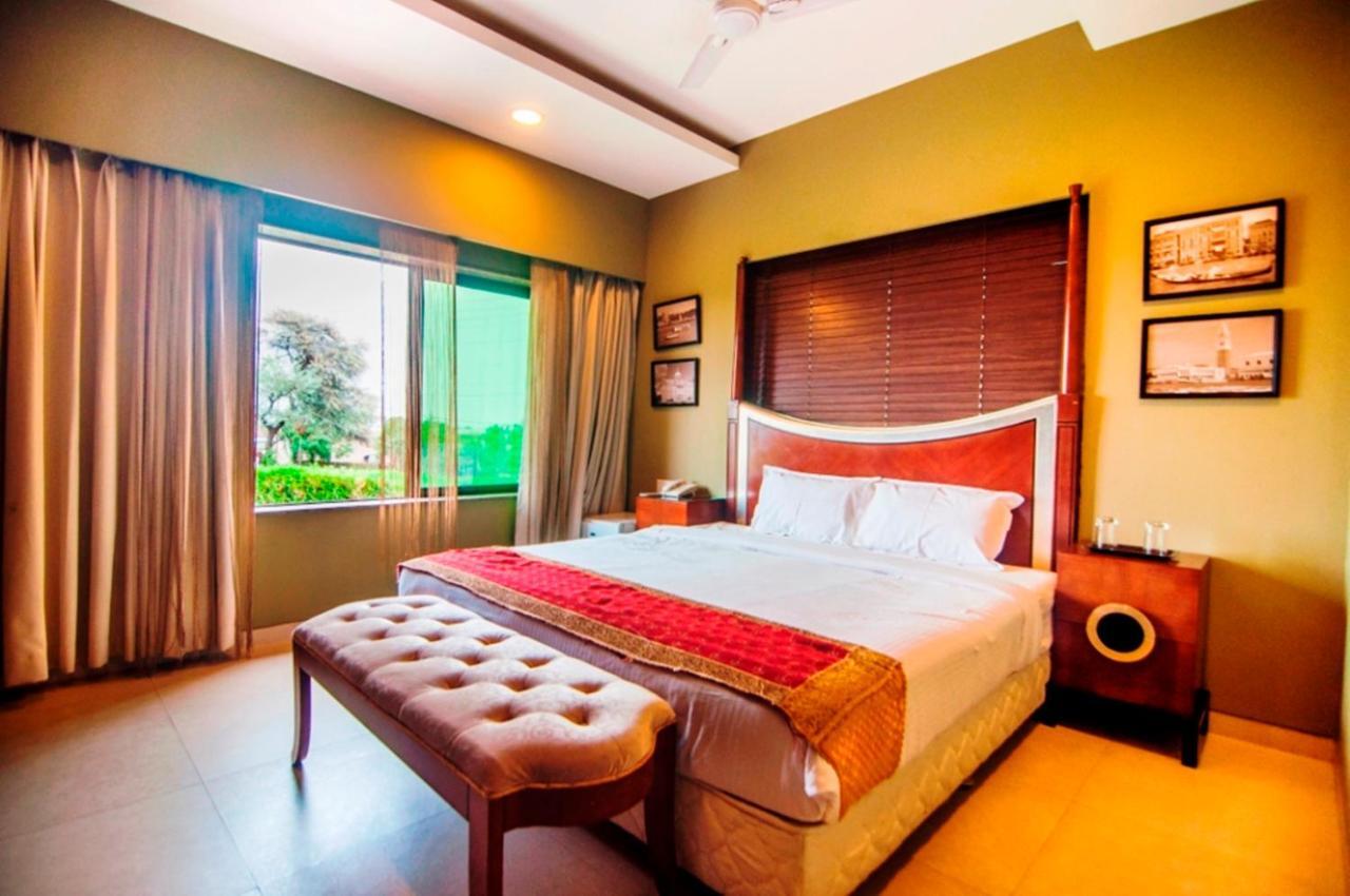 Jalsa Resort Indore Bagian luar foto