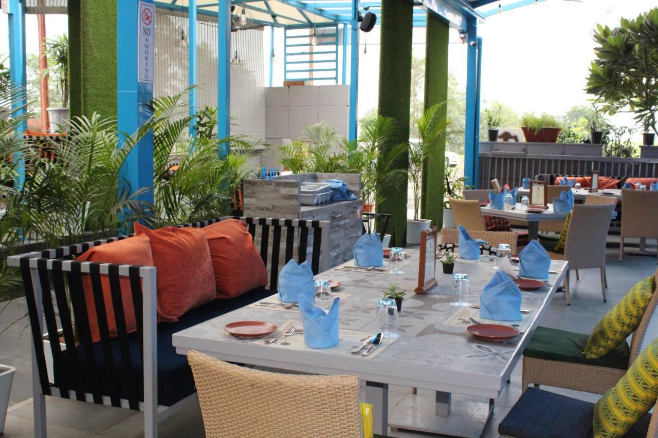 Jalsa Resort Indore Bagian luar foto